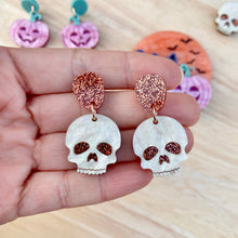 Load image into Gallery viewer, Pearly Skull Earrings