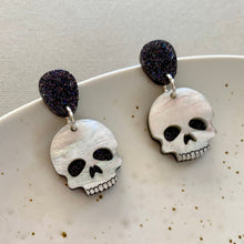 Load image into Gallery viewer, Pearly Skull Earrings - Black