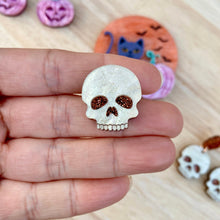Load image into Gallery viewer, Pearly Skull Mini Brooch