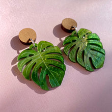 Load image into Gallery viewer, Monstera earrings