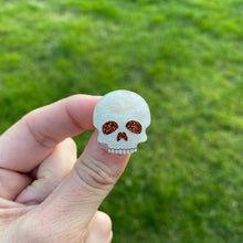 Load image into Gallery viewer, Pearly Skull Mini Brooch