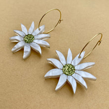 Load image into Gallery viewer, Flannel Flower earrings