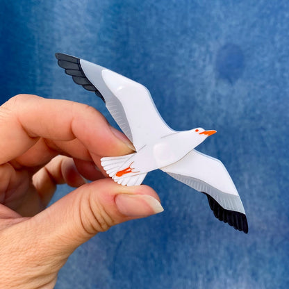 Snatching Seagull brooch
