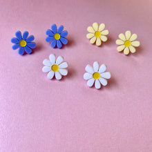 Load image into Gallery viewer, Daisy stud earrings
