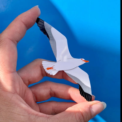 Snatching Seagull brooch