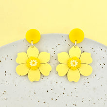 Load image into Gallery viewer, Vintage Flower Earrings - Yellow
