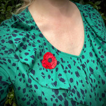 Load image into Gallery viewer, Poppy Flower brooch
