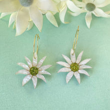 Load image into Gallery viewer, Flannel Flower earrings
