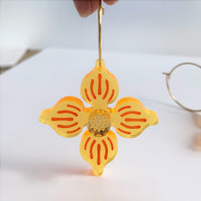 Load image into Gallery viewer, Flower Hoop earrings - Light Orange
