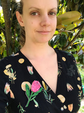 Load image into Gallery viewer, Protea brooch
