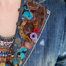 Load image into Gallery viewer, Horseshoe Poppy brooch
