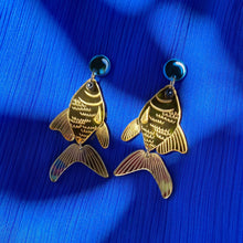Load image into Gallery viewer, Large Goldfish earrings - Gold Mirror
